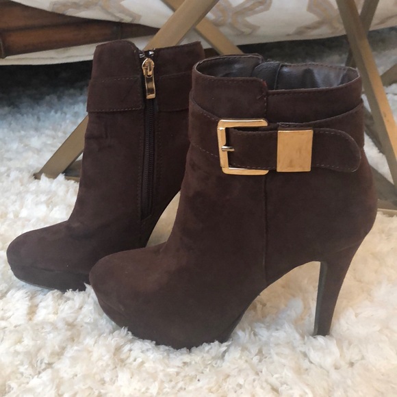 2 Lips Too Shoes - 2 lips Too brown suede heeled ankle boots 6.5